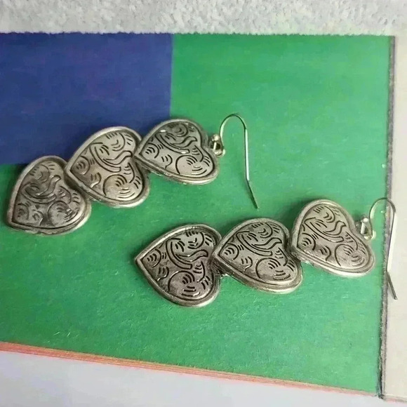 Vintage silver tone triple hearts drop earrings - Picture 9 of 17